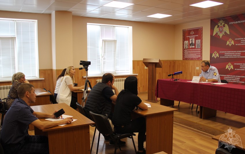 В Черкесске состоялся брифинг с руководителем центра лицензионно-разрешительной работы территориального управления Росгвардии 