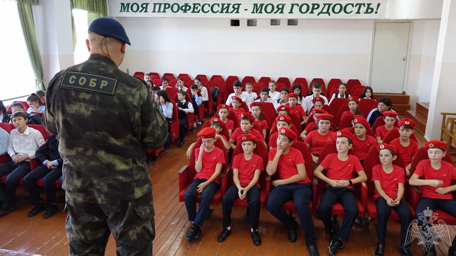 Росгвардейцы Карачаево-Черкесии провели уроки патриотического воспитания, приуроченные к 250-летию со Дня рождения  графа Комаровского