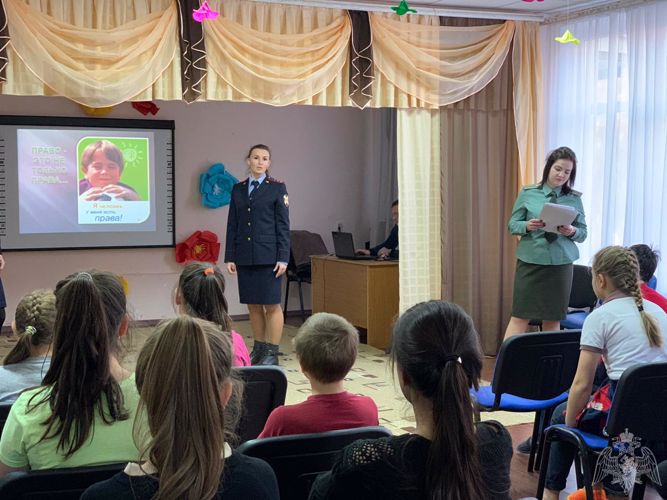 В Карачаево-Черкесской республике росгвардейцы провели правовое информирование в детском доме