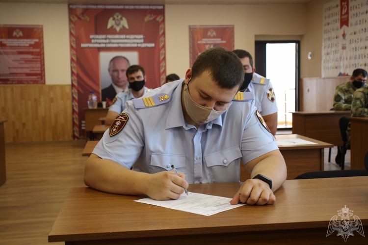 В  Карачаево-Черкесии росгвардейцы приняли участие в акции  «Диктант Победы»