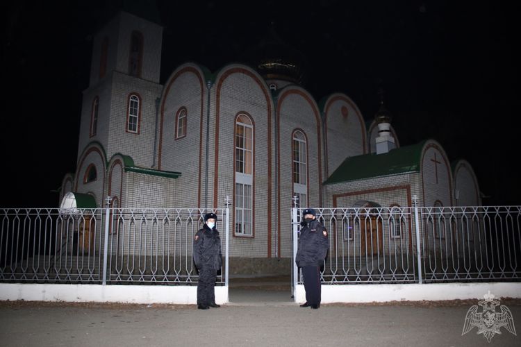 Росгвардейцы Карачаево-Черкесии приняли участие в охране общественного порядка во время празднования Рождества Христова