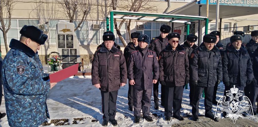 В Карачаево-Черкесии росгвардейцы почтили память боевого товарища