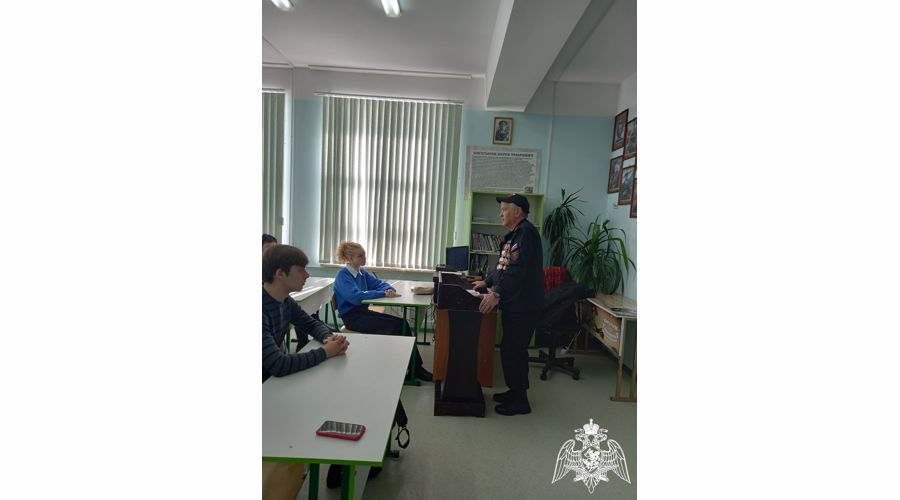 В Карачаево-Черкесии ветераны Росгвардии провели со школьниками  тематическое занятие