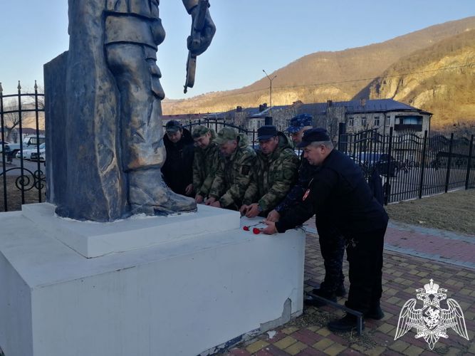 Росгвардейцы Карачаево-Черкесии  приняли участие в траурном митинге в День памяти воинов-интернационалистов 