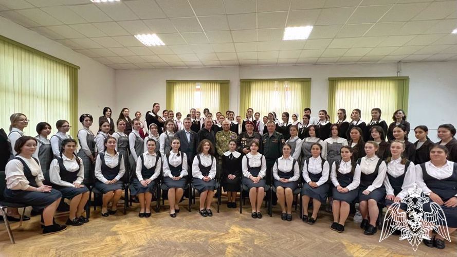 В Карачаево-Черкесии сотрудники Росгвардии провели тематическое мероприятие со студентами