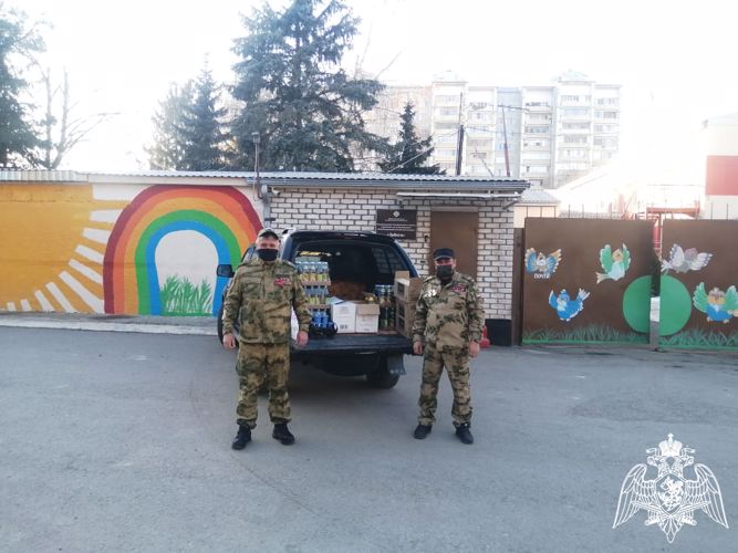 В Карачаево-Черкесии сотрудники и ветераны Росгвардии навестили воспитанников социального учреждения