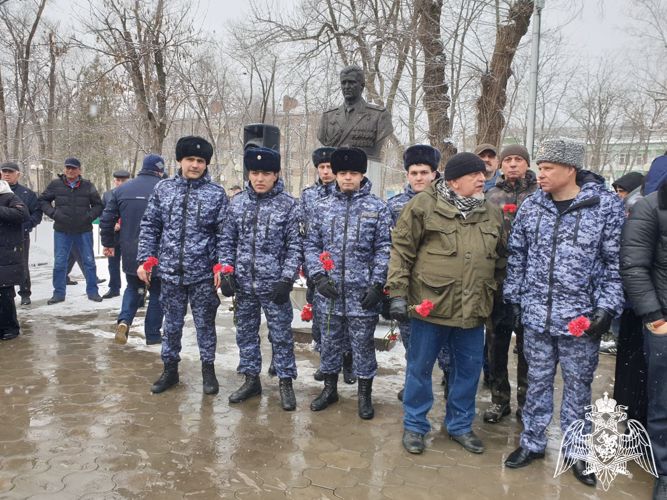 Росгвардейцы Карачаево-Черкесии  приняли участие в траурном митинге в День памяти воинов-интернационалистов 