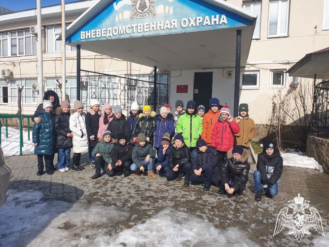 Росгвардейцы провели для школьников Черкесска  День открытых дверей 