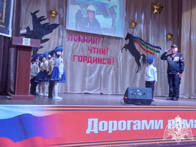 Росгвардейцы приняли участие в церемонии посвящения школьников Карачаевска в юнармейцы  