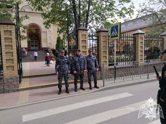 В Карачаево - Черкесии сотрудники Росгвардии обеспечили правопорядок в период празднования Пасхи