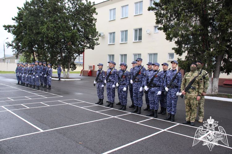 В Карачаево-Черкесии молодые сотрудники Росгвардии приняли Присягу