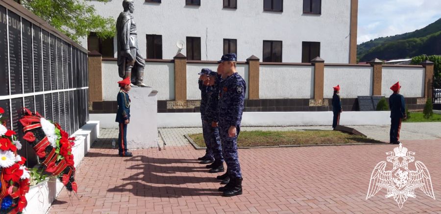 В Карачаево-Черкесии в День Победы сотрудники и ветераны Росгвардии приняли участие в автопробеге  