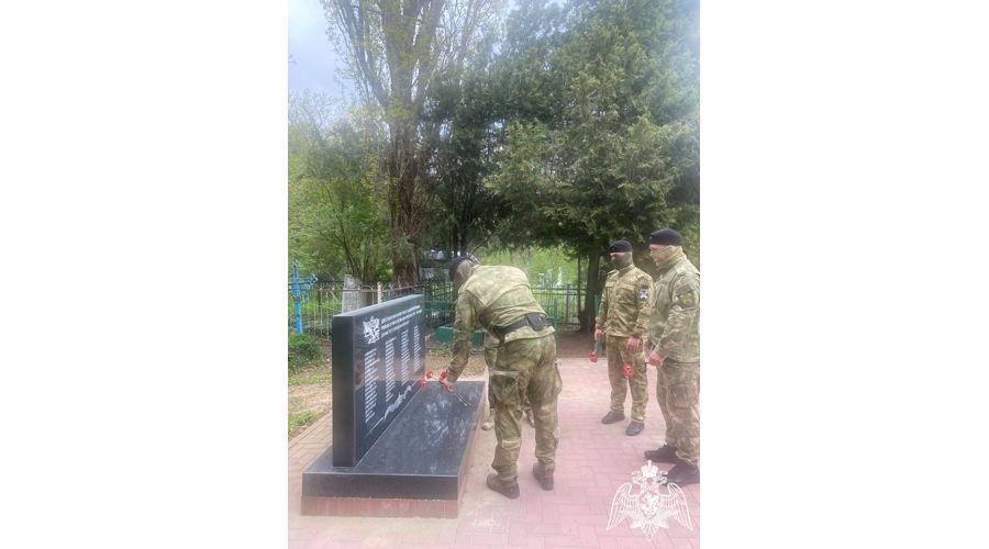 Сотрудники ОМОН «Мустанг» провели со школьниками Черкесска Урок мужества  