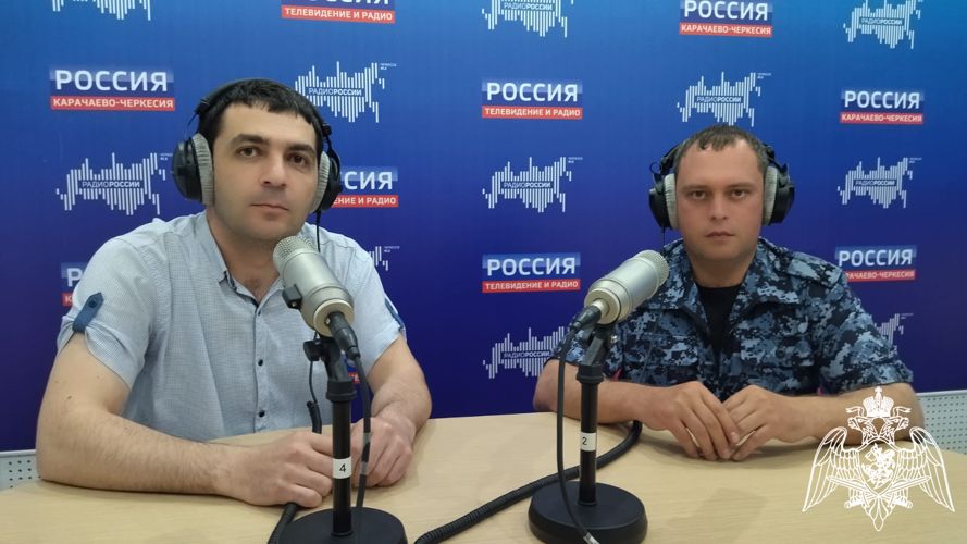 Офицер Росгвардии в Карачаево-Черкесии выступил на региональной радиостанции