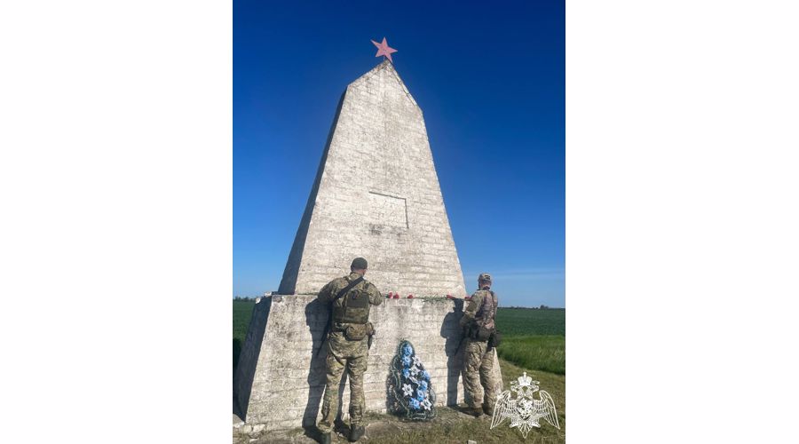 Росгвардейцы в Запорожской области привели в порядок памятник воинам Великой Отечественной войны