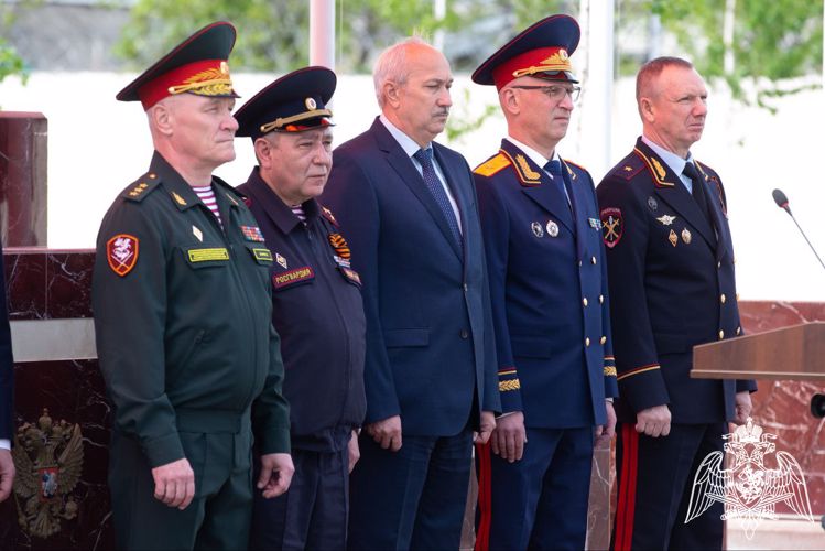 Командующий Северо-Кавказским округом Росгвардии вручил госнаграды сотрудникам ведомства в Карачаево-Черкесии