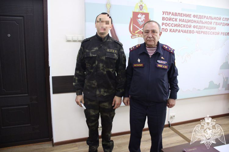 В Карачаево-Черкесии росгвардейцам вручили ведомственные награды