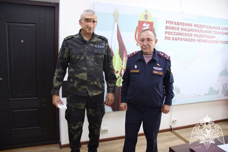 В Карачаево-Черкесии росгвардейцам вручили ведомственные награды