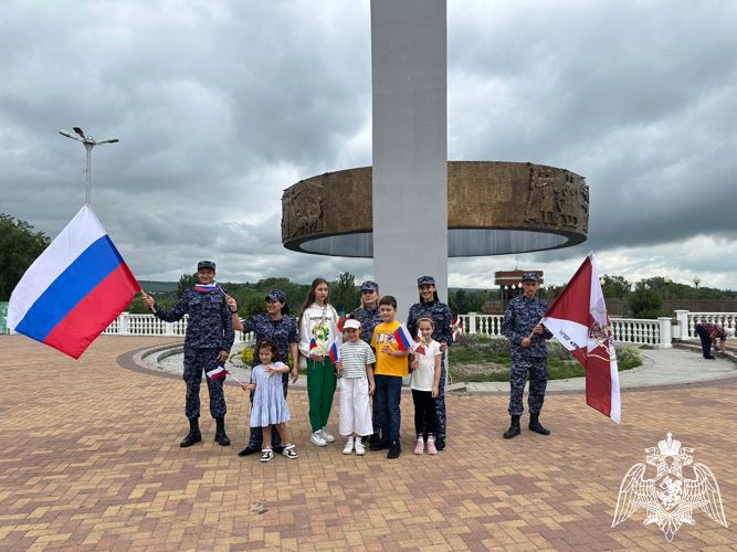 Росгвардейцы Карачаево-Черкесии присоединились к всероссийской акции «Триколор» 