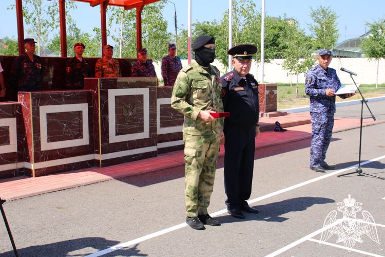 Росгвардейцам вручены государственные награды в Карачаево-Черкесии