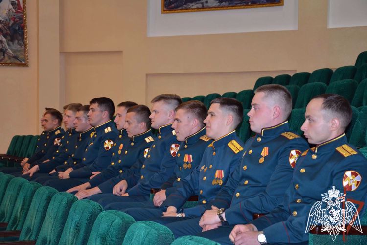КОМАНДУЮЩИЙ ОКРУГОМ ВСТРЕТИЛСЯ С ОФИЦЕРАМИ-ВЫПУСКНИКАМИ, ПРИБЫВШИМИ ДЛЯ ПРОХОЖДЕНИЯ СЛУЖБЫ НА СЕВЕРНЫЙ КАВКАЗ
