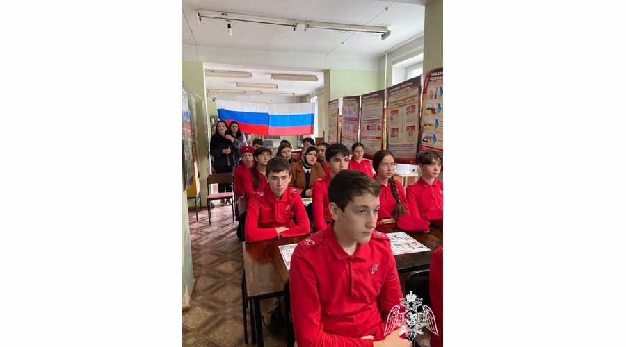Ветераны Росгвардии провели патриотическое мероприятие для юнармейцев в Карачаевске