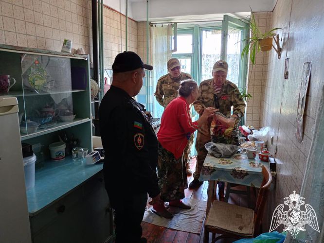 Ветераны Росгвардии оказали адресную помощь жительнице Карачаево-Черкесии