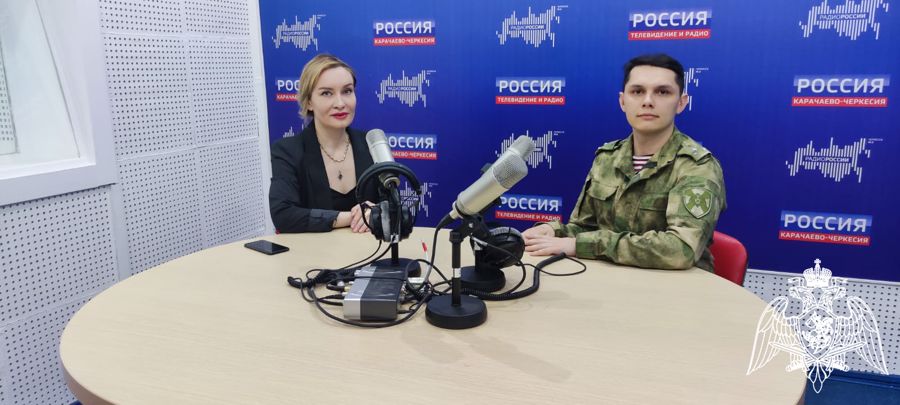 В Карачаево-Черкесии психолог Росгвардии стал гостем региональной радиостанции 
