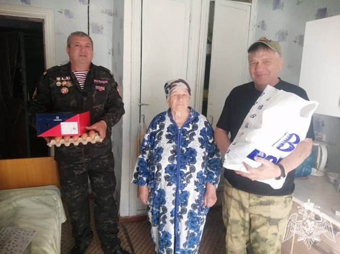Ветераны Росгвардии оказали адресную помощь жительнице Карачаево - Черкесии