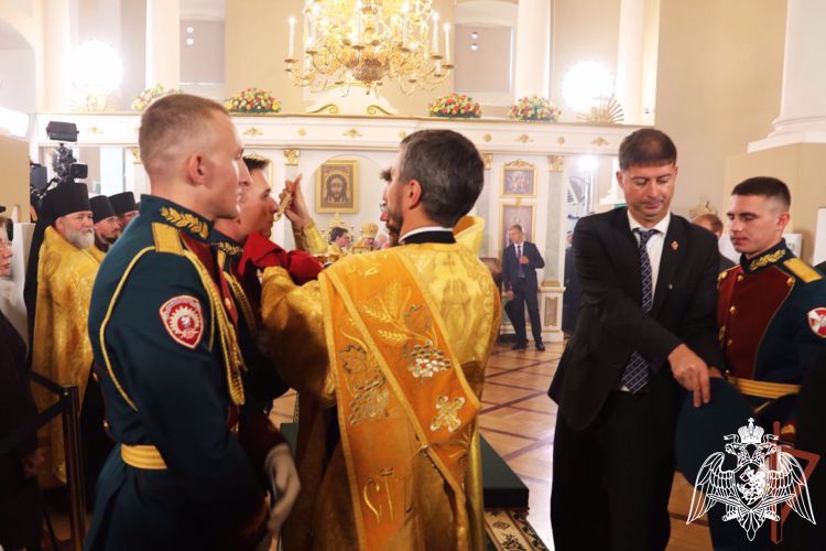 ГЕНЕРАЛ-ЛЕЙТЕНАНТ АЛЕКСЕЙ ВОРОБЬЕВ ПРИНЯЛ УЧАСТИЕ В БОЖЕСТВЕННОЙ ЛИТУРГИИ В ЧЕСТЬ ДНЯ ПЕРЕНЕСЕНИЯ МОЩЕЙ СВЯТОГО БЛАГОВЕРНОГО КНЯЗЯ АЛЕКСАНДРА НЕВСКОГО 