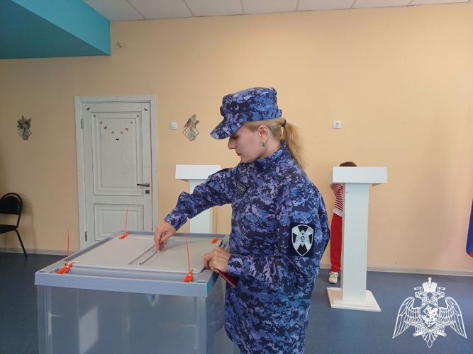 Личный состав Управления Росгвардии по Карачаево-Черкесской Республике принял участие в Едином дне голосования  