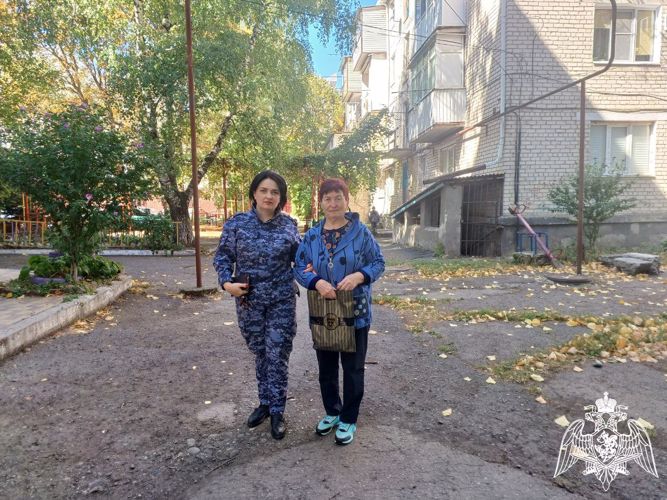 Росгвардейцы помогли вернуться домой заблудившейся пенсионерке в Черкесске