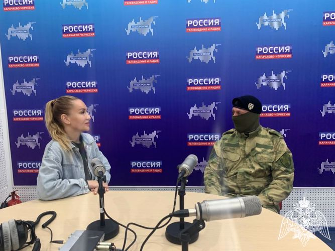 Росгвардеец стал гостем региональной радиостанции в Карачаево-Черкесии