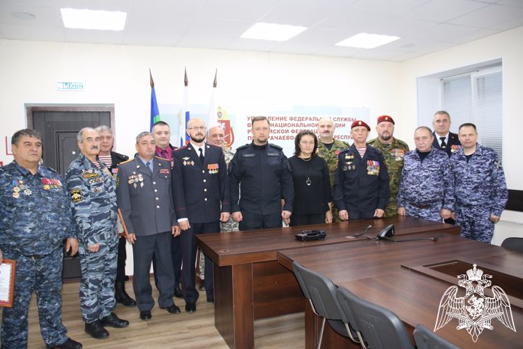 В Карачаево-Черкесии поздравили ветеранов ведомства с профессиональным праздником