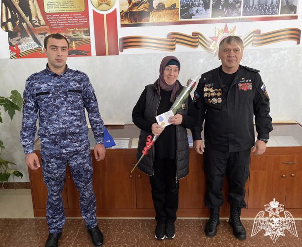 Росгвардейцы Карачаево-Черкесии присоединились к всероссийской ведомственной акции «С любовью к маме» 