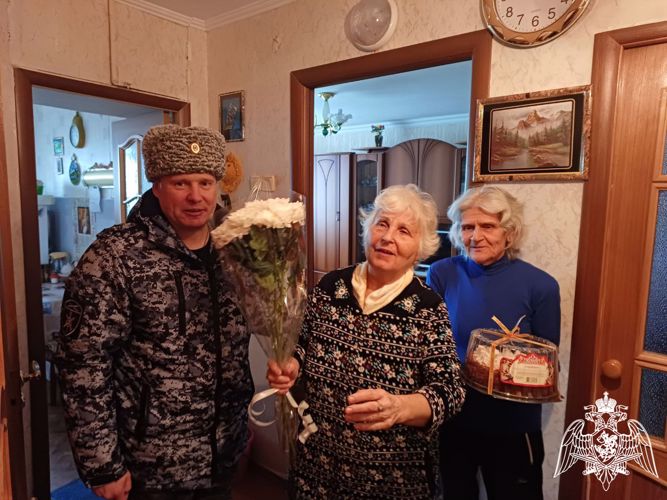 Представитель руководства Управления Росгвардии по Карачаево-Черкесской Республике навестил матерей погибших сотрудников