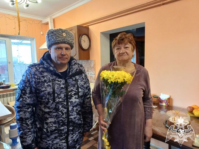 Представитель руководства Управления Росгвардии по Карачаево-Черкесской Республике навестил матерей погибших сотрудников