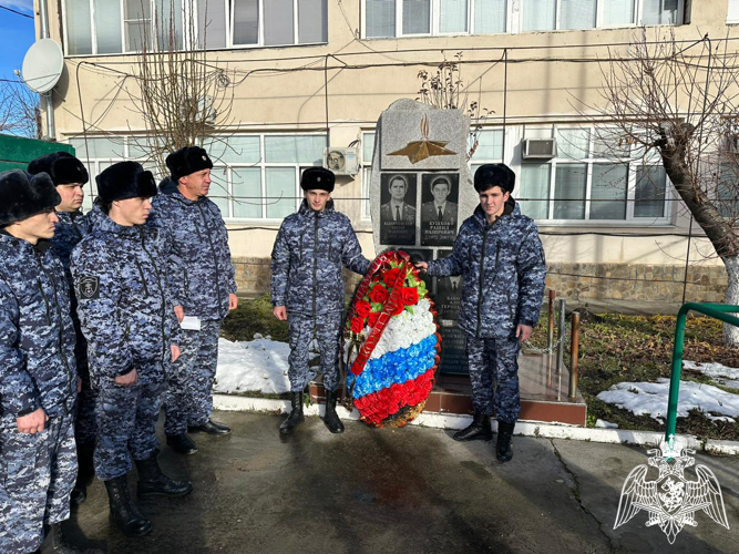 Память боевого товарища почтили росгвардейцы в Карачаево-Черкесии  