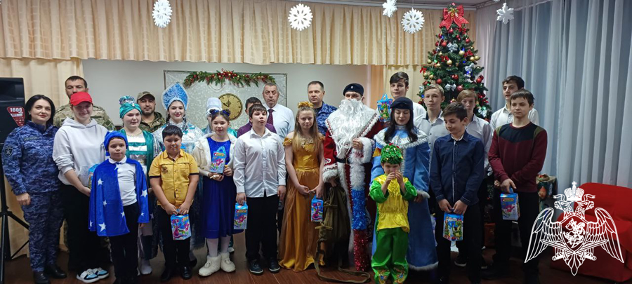 Дед Мороз специального назначения поздравил детей из Карачаево-Черкесии