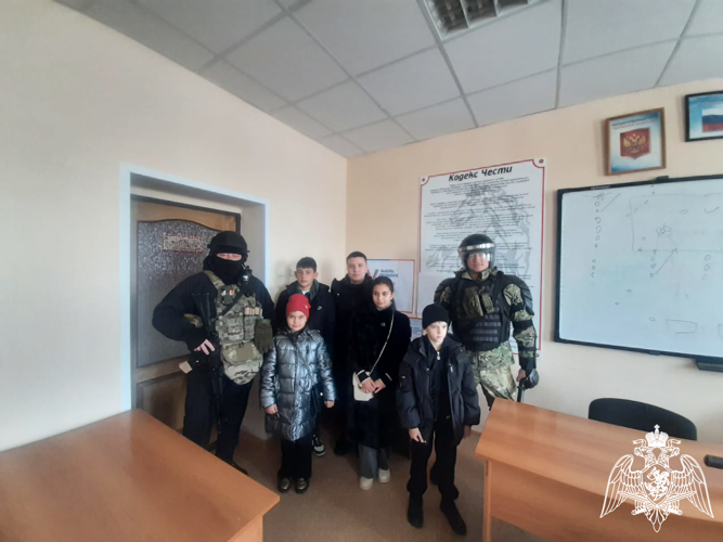 В Карачаево-Черкесии росгвардейцы провели  для школьников День открытых дверей