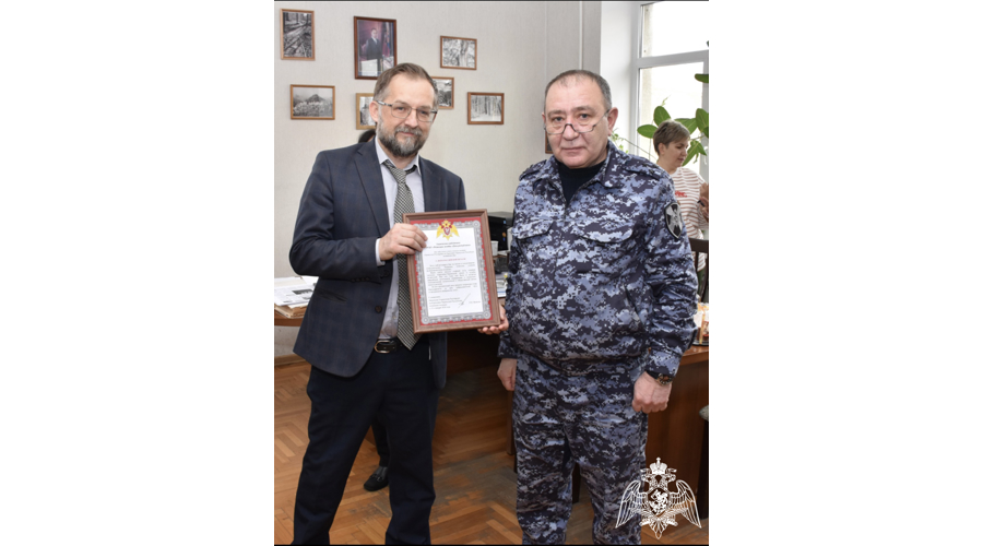 Представители Росгвардии Карачаево-Черкесии поздравили журналистов с профессиональным праздником