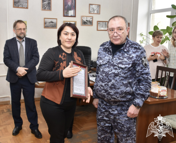 Представители Росгвардии Карачаево-Черкесии поздравили журналистов с профессиональным праздником