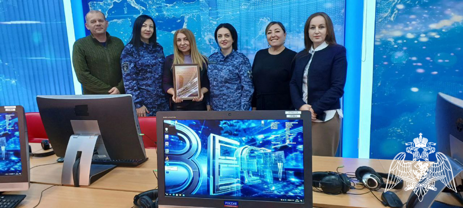 Представители Росгвардии Карачаево-Черкесии поздравили работников регионального телевидения с праздником