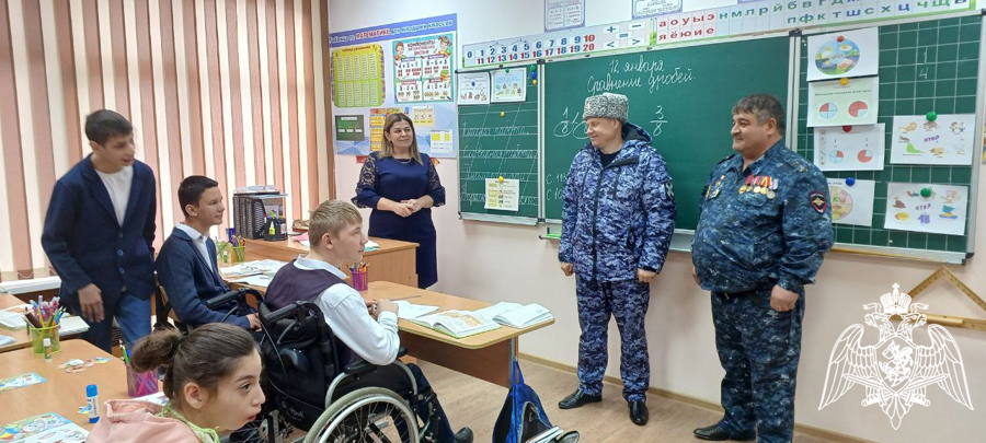 Росгвардейцы Карачаево-Черкесии навестили воспитанников социального учреждения