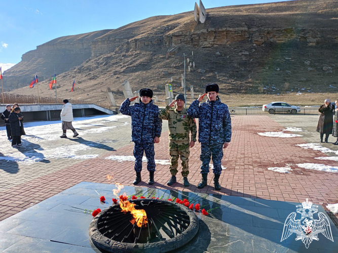 Тематическое занятие со школьниками Карачаевска провели сотрудники вневедомственной охраны Росгвардии
