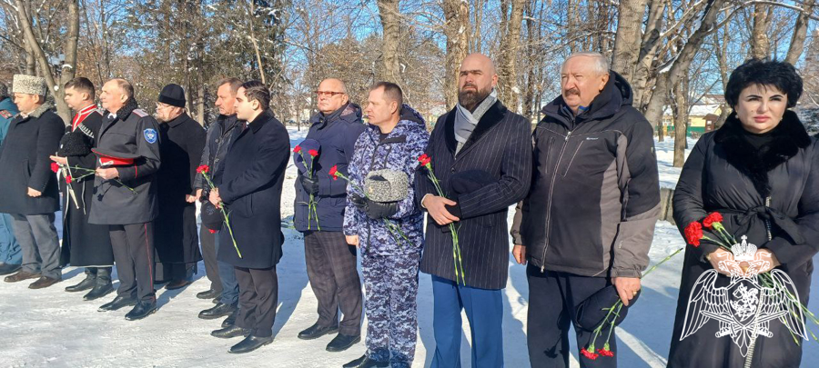 Росгвардейцы Карачаево-Черкесии приняли участие в памятном митинге