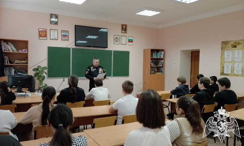 В Карачаево-Черкесии открытые уроки для  школьников региона провели ветераны Росгвардии 