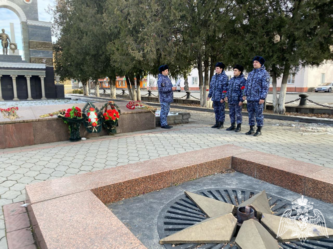 Росгвардейцы Карачаево-Черкесии отдали дань уважения подвигу участников Сталинградской битвы
