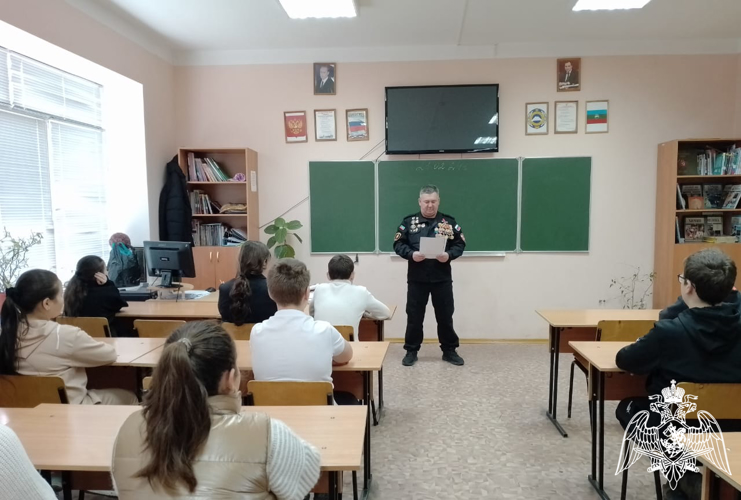В Карачаево-Черкесии открытые уроки для  школьников региона провели ветераны Росгвардии 