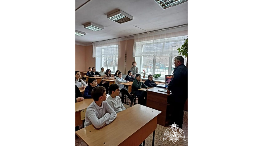 В Карачаево-Черкесии открытые уроки для  школьников региона провели ветераны Росгвардии 
